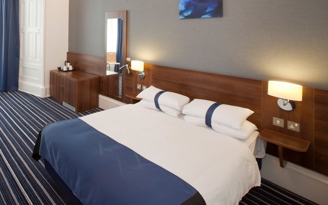 View our Edinburgh hotel rooms